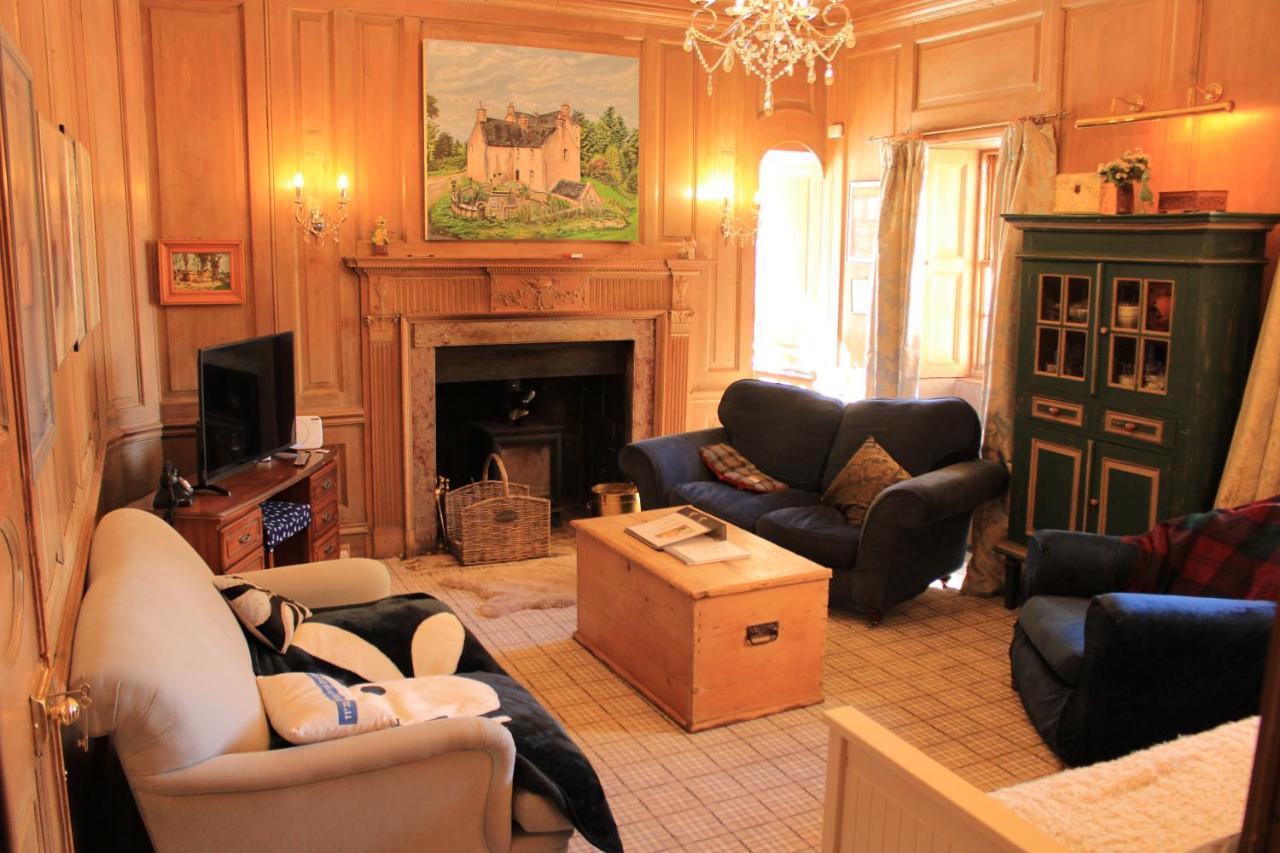 Вилла East Wing Lickleyhead Castle Auchleven Экстерьер фото
